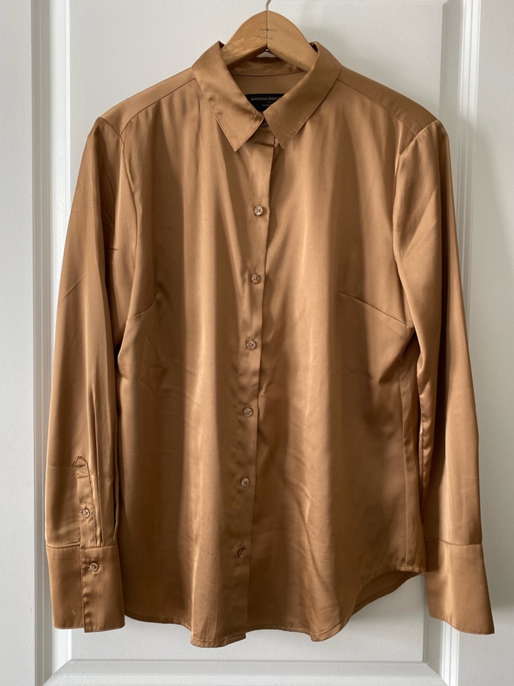 Banana Republic Satin Blouse Sz M like new Dark camel